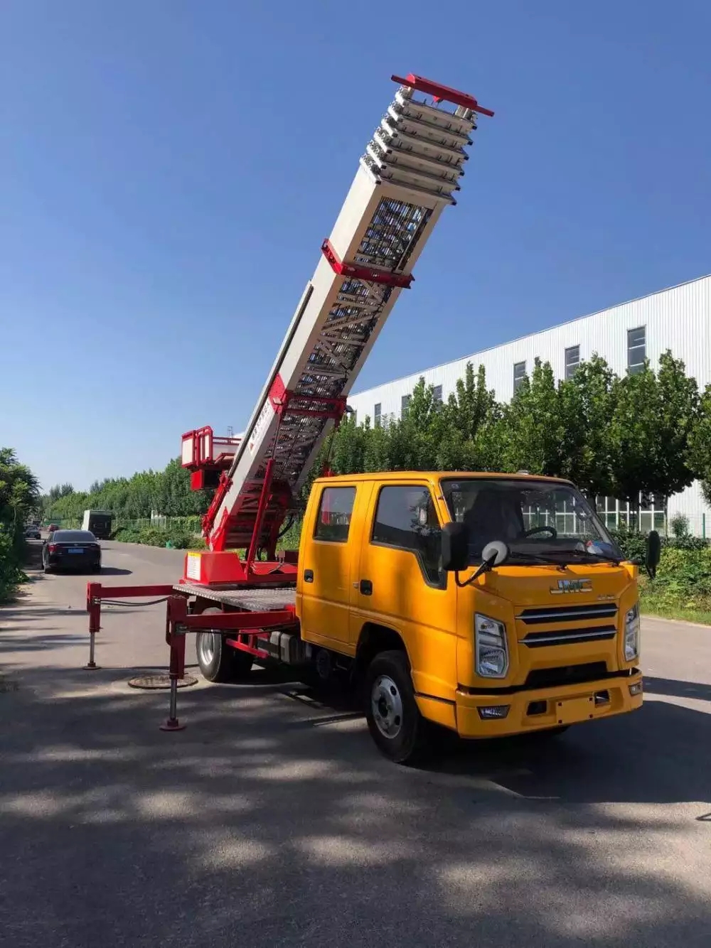 乐安县附近的云梯车出租服务：轻松解决高空作业需求