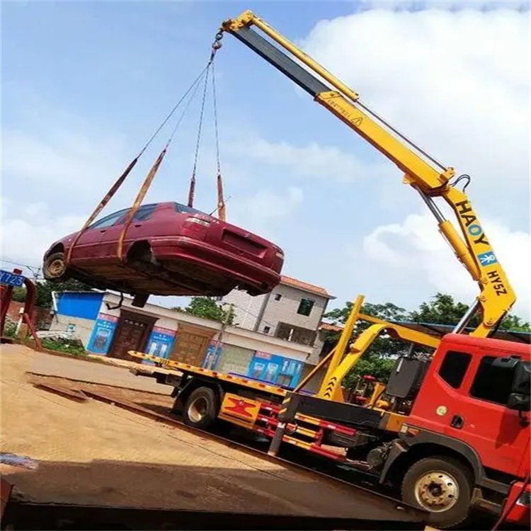 乐安县吊车吊汽车的正确方法